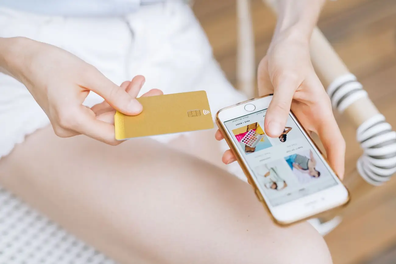 Shopper using phone and card for an online order